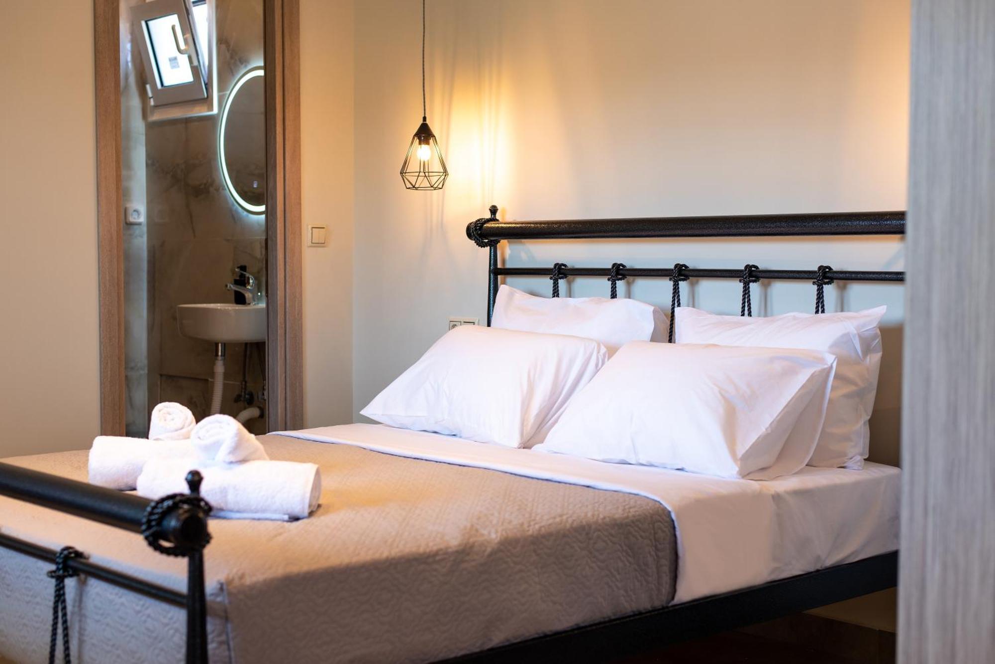 Demi'S Apartments Near Athen'S Airport Artemida  Ngoại thất bức ảnh