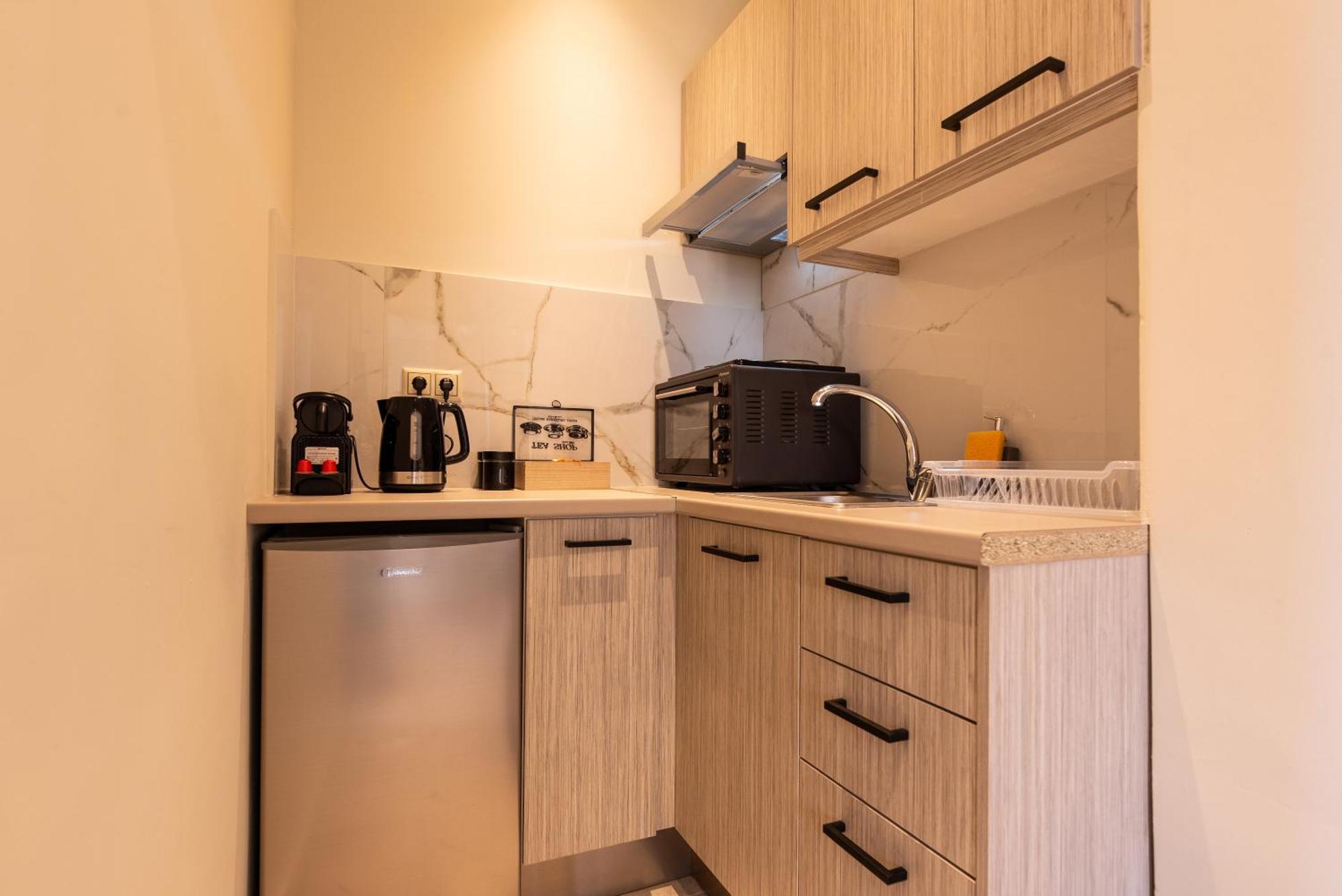 Demi'S Apartments Near Athen'S Airport Artemida  Ngoại thất bức ảnh