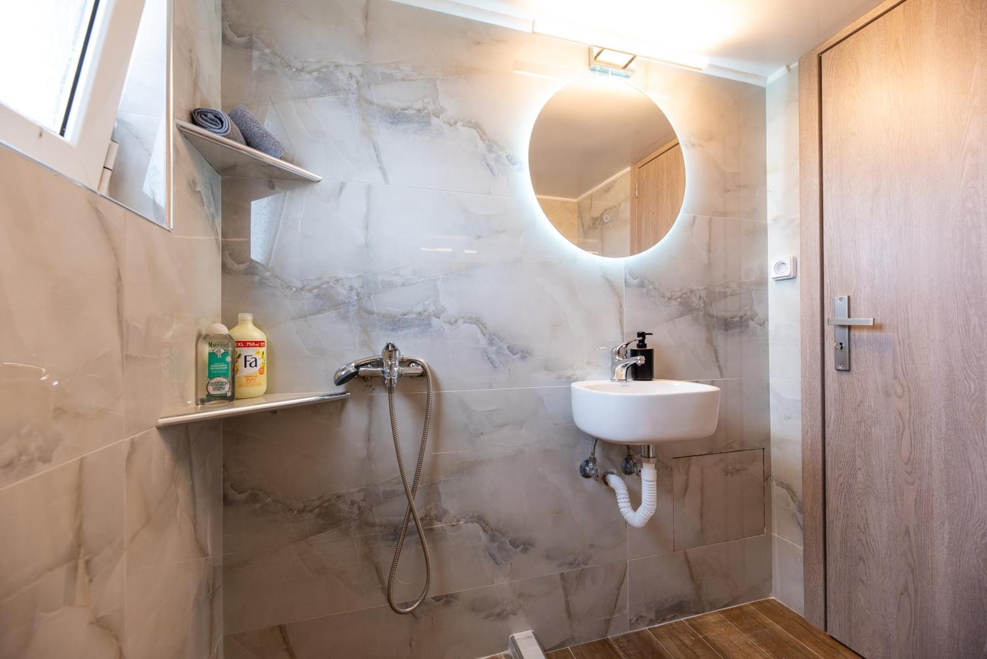 Demi'S Apartments Near Athen'S Airport Artemida  Ngoại thất bức ảnh